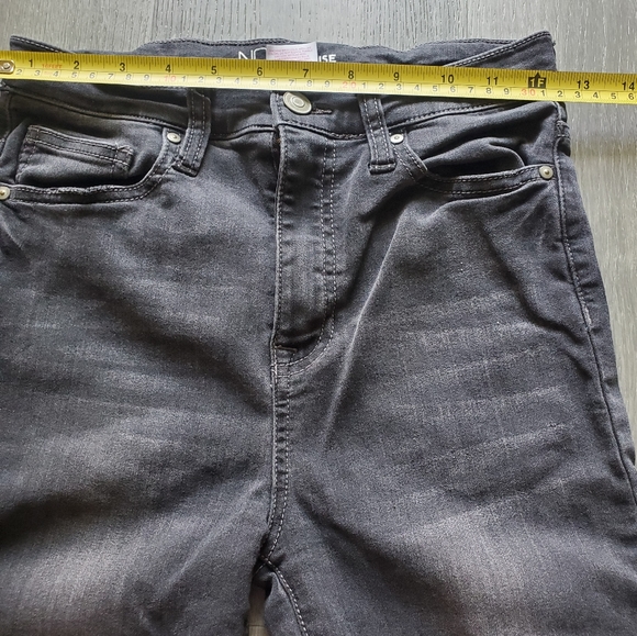No Boundries High Rise Skinny Jeans - Picture 4 of 6